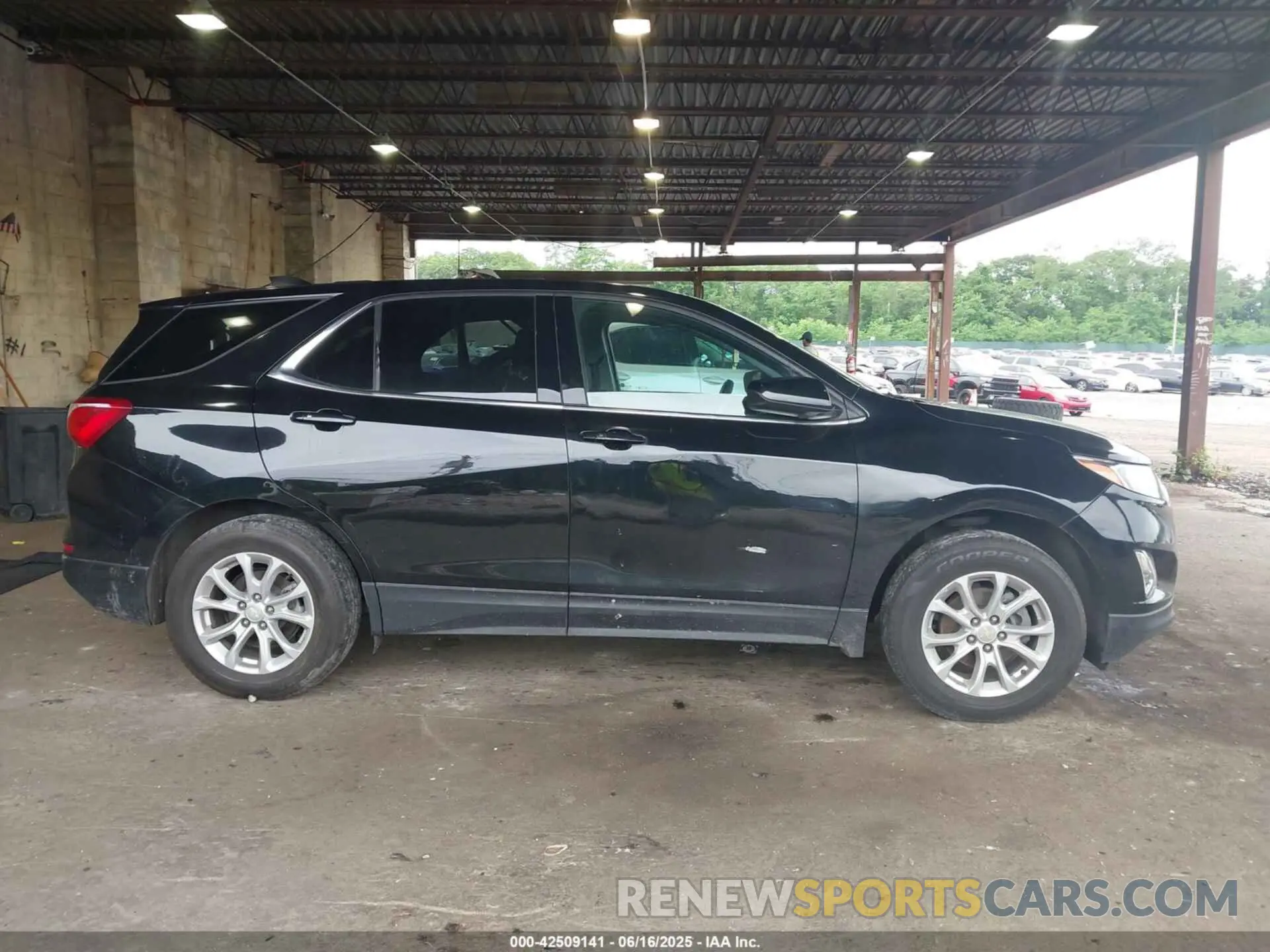 13 fotografías del automóvil dañado 2GNAXUEV0K6195854 CHEVROLET EQUINOX 2019