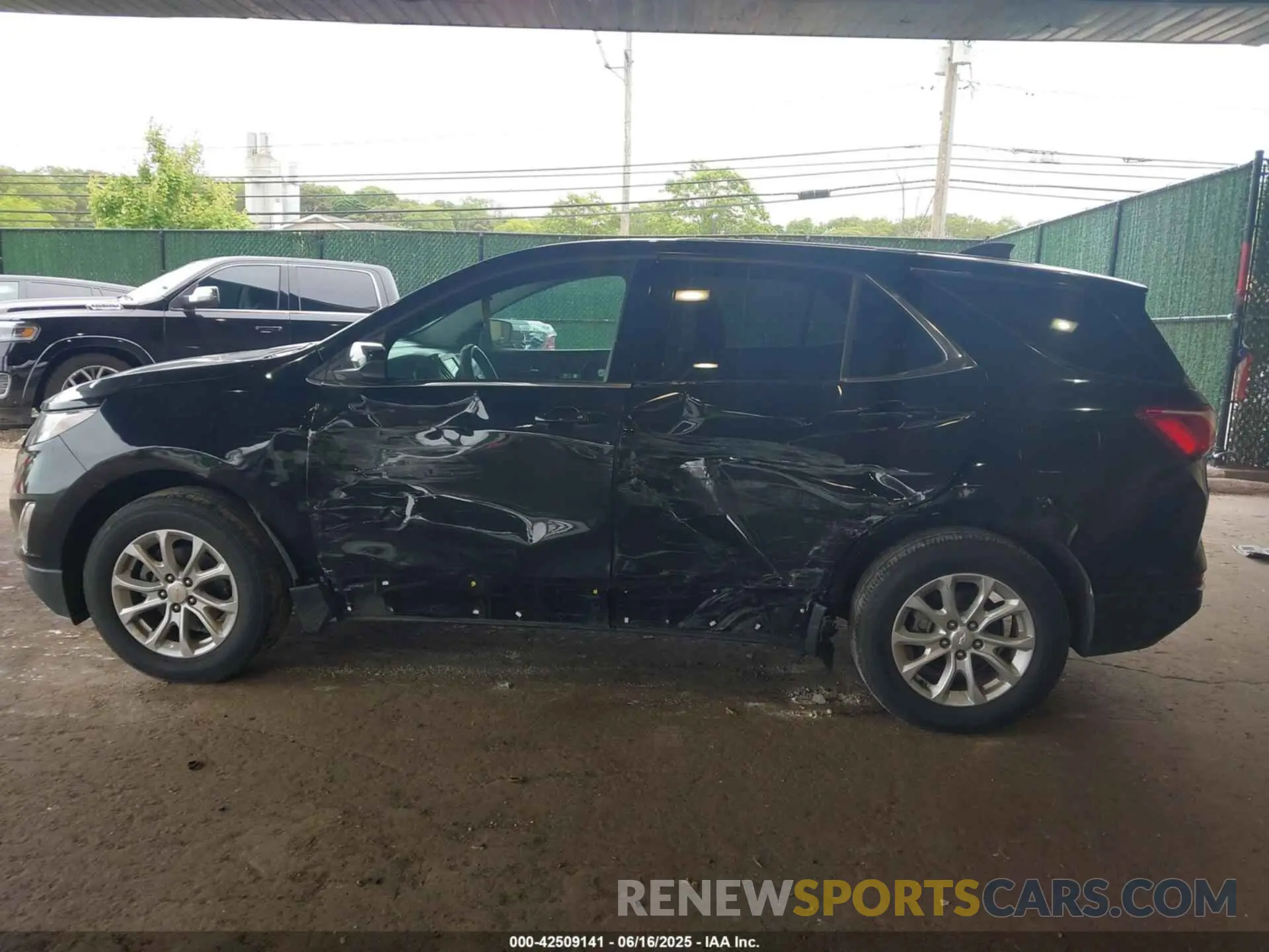 14 fotografías del automóvil dañado 2GNAXUEV0K6195854 CHEVROLET EQUINOX 2019