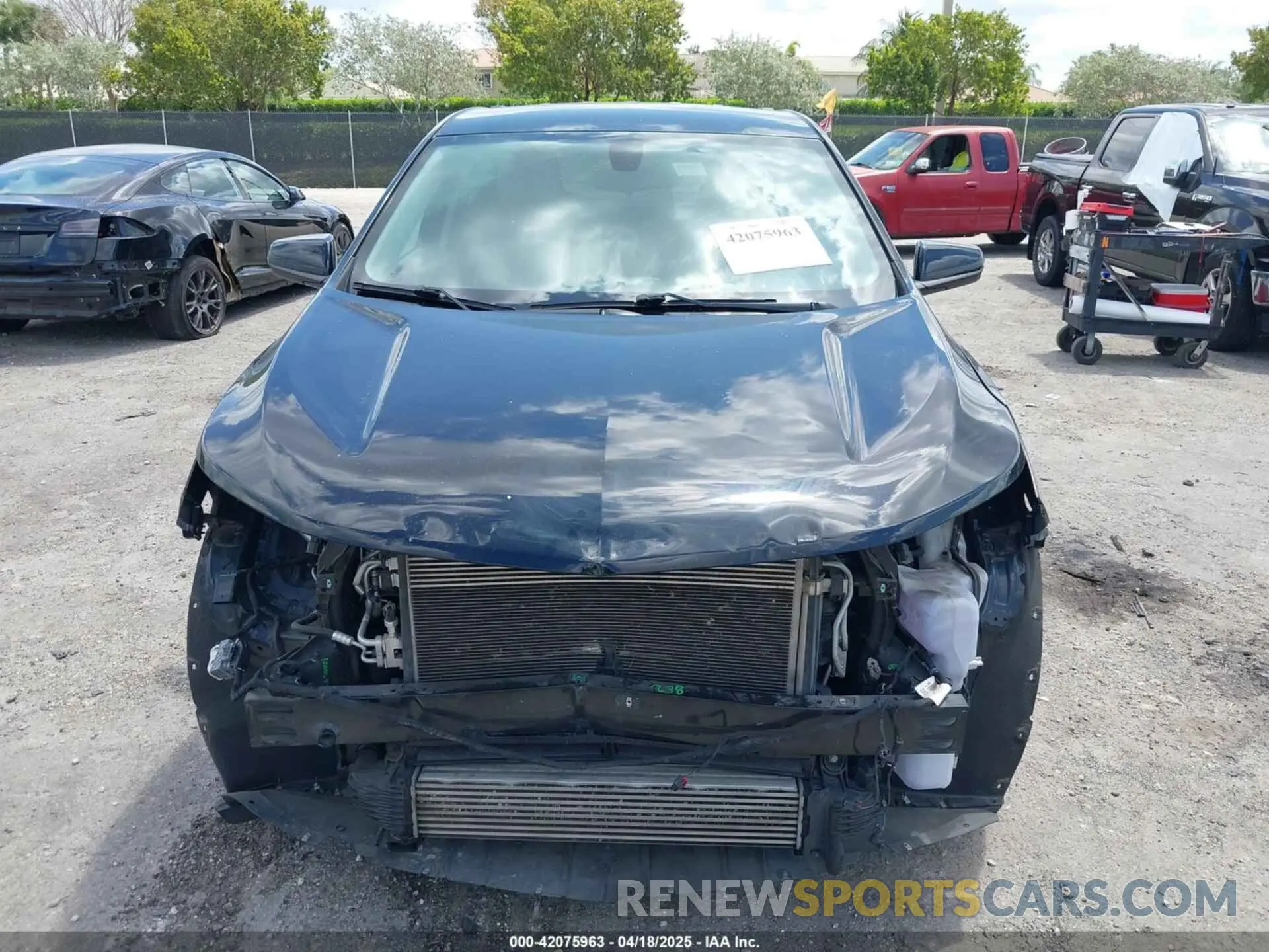 13 fotografías del automóvil dañado 2GNAXUEV0K6253705 CHEVROLET EQUINOX 2019
