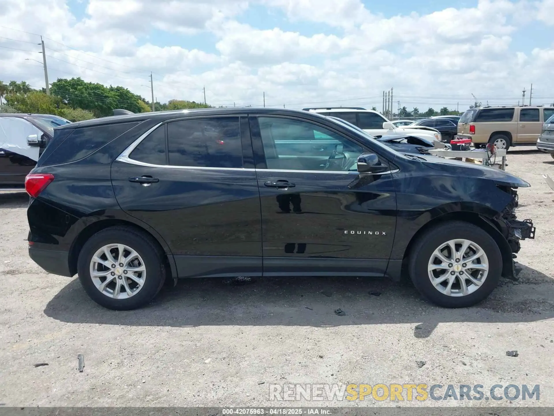 14 fotografías del automóvil dañado 2GNAXUEV0K6253705 CHEVROLET EQUINOX 2019