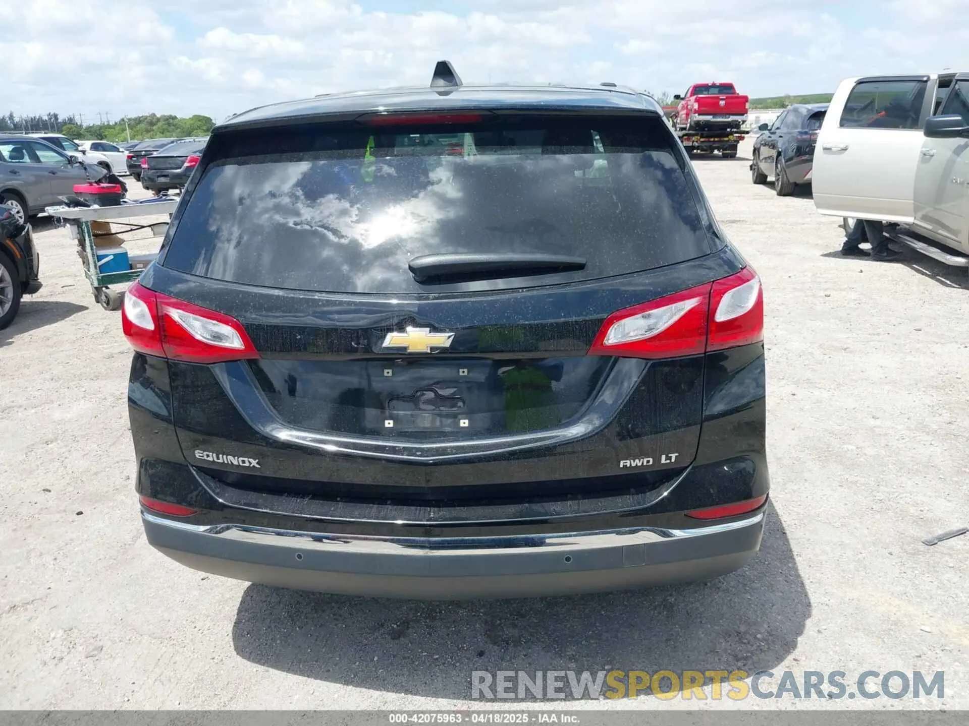 17 fotografías del automóvil dañado 2GNAXUEV0K6253705 CHEVROLET EQUINOX 2019