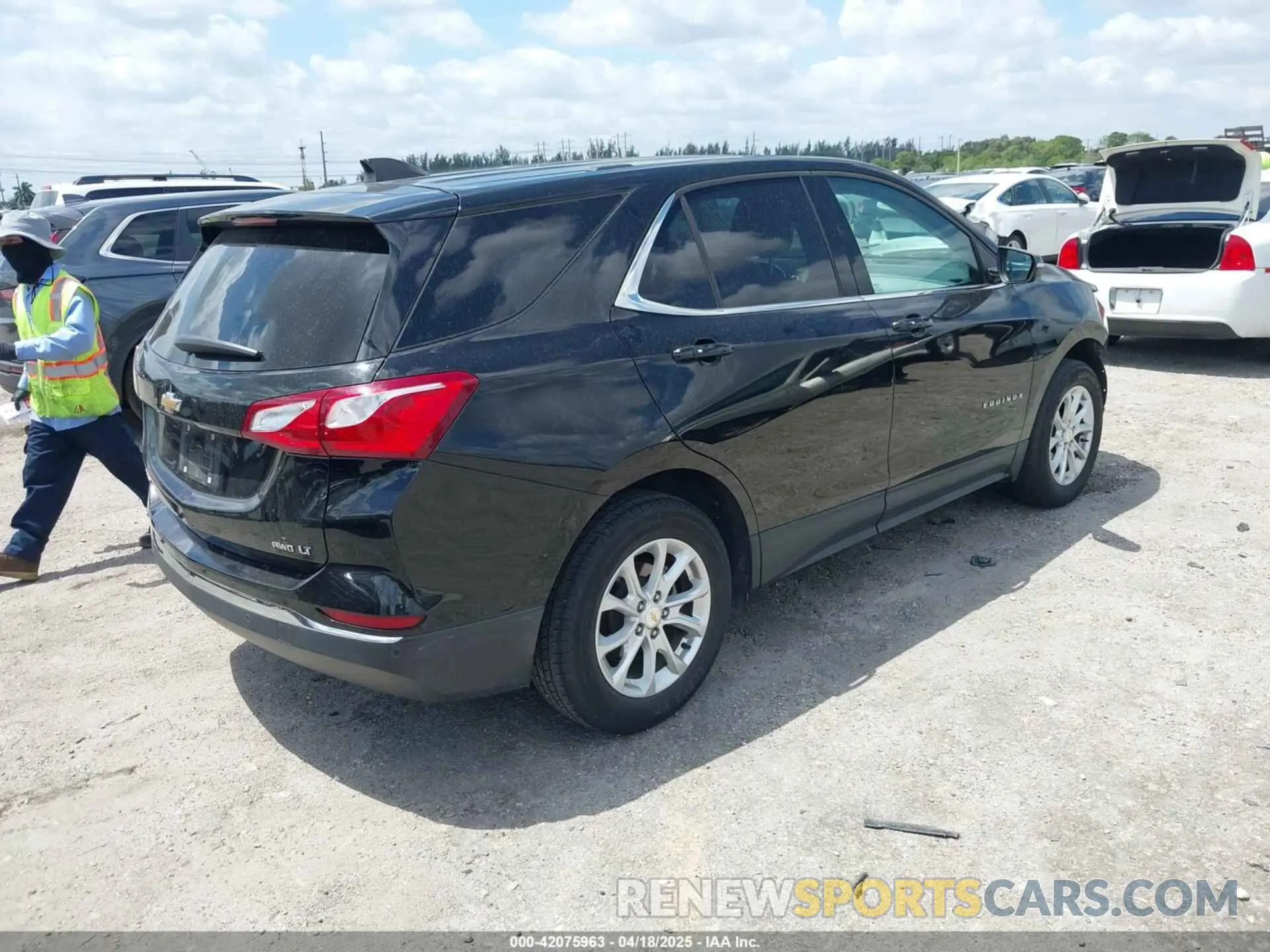 4 fotografías del automóvil dañado 2GNAXUEV0K6253705 CHEVROLET EQUINOX 2019