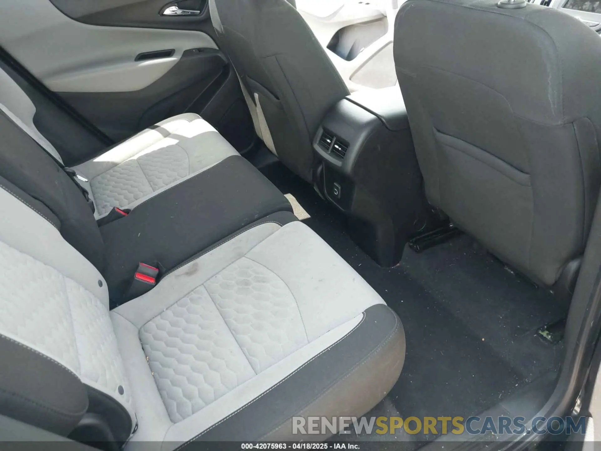 8 fotografías del automóvil dañado 2GNAXUEV0K6253705 CHEVROLET EQUINOX 2019