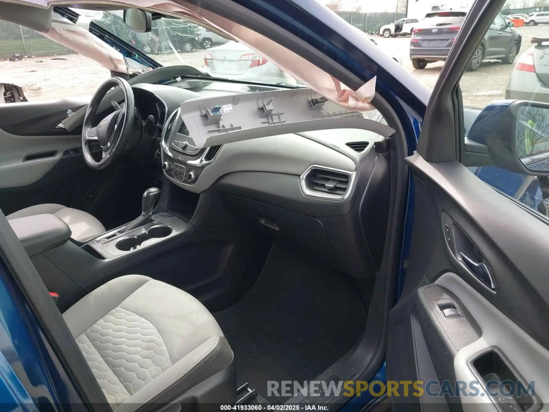5 fotografías del automóvil dañado 2GNAXUEV1K6269623 CHEVROLET EQUINOX 2019