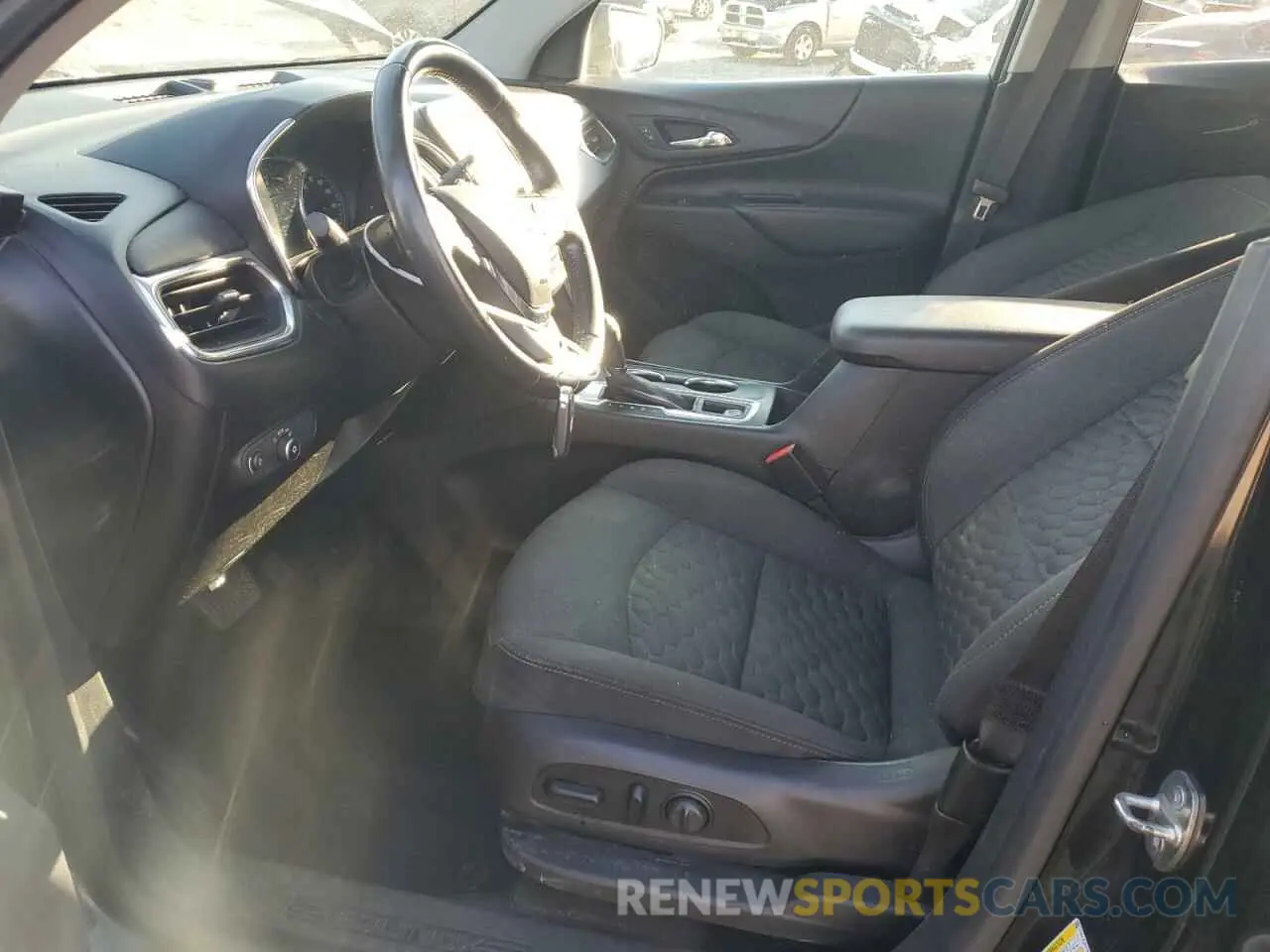7 fotografías del automóvil dañado 2GNAXUEV3K6158961 CHEVROLET EQUINOX 2019