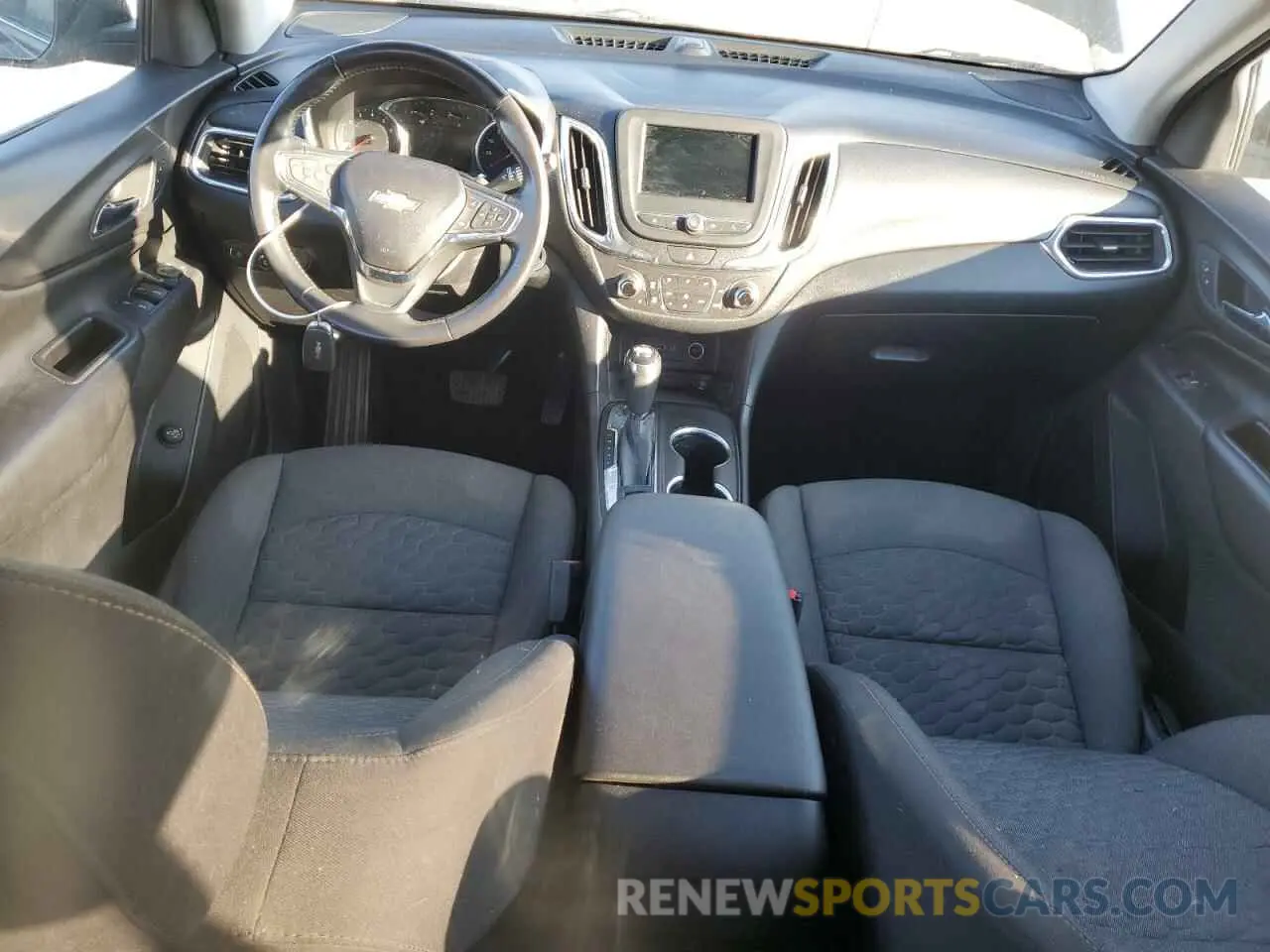 8 fotografías del automóvil dañado 2GNAXUEV3K6158961 CHEVROLET EQUINOX 2019