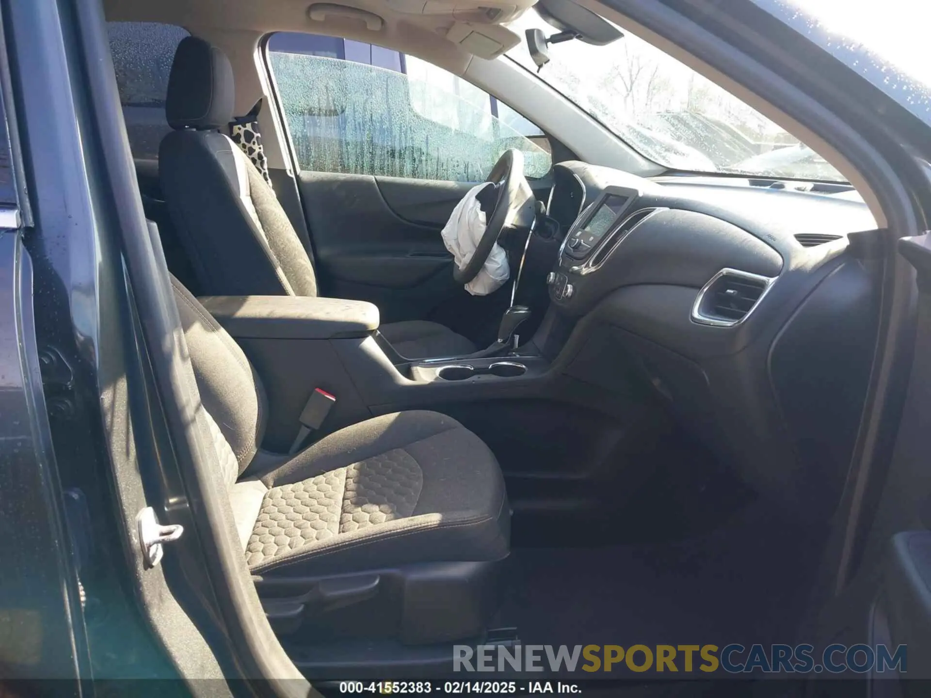 5 fotografías del automóvil dañado 2GNAXUEV4K6187658 CHEVROLET EQUINOX 2019
