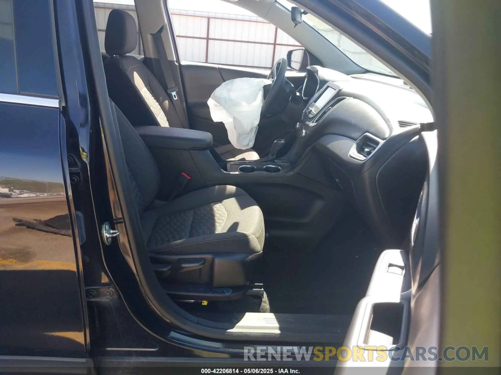 5 fotografías del automóvil dañado 2GNAXUEV5K6126433 CHEVROLET EQUINOX 2019