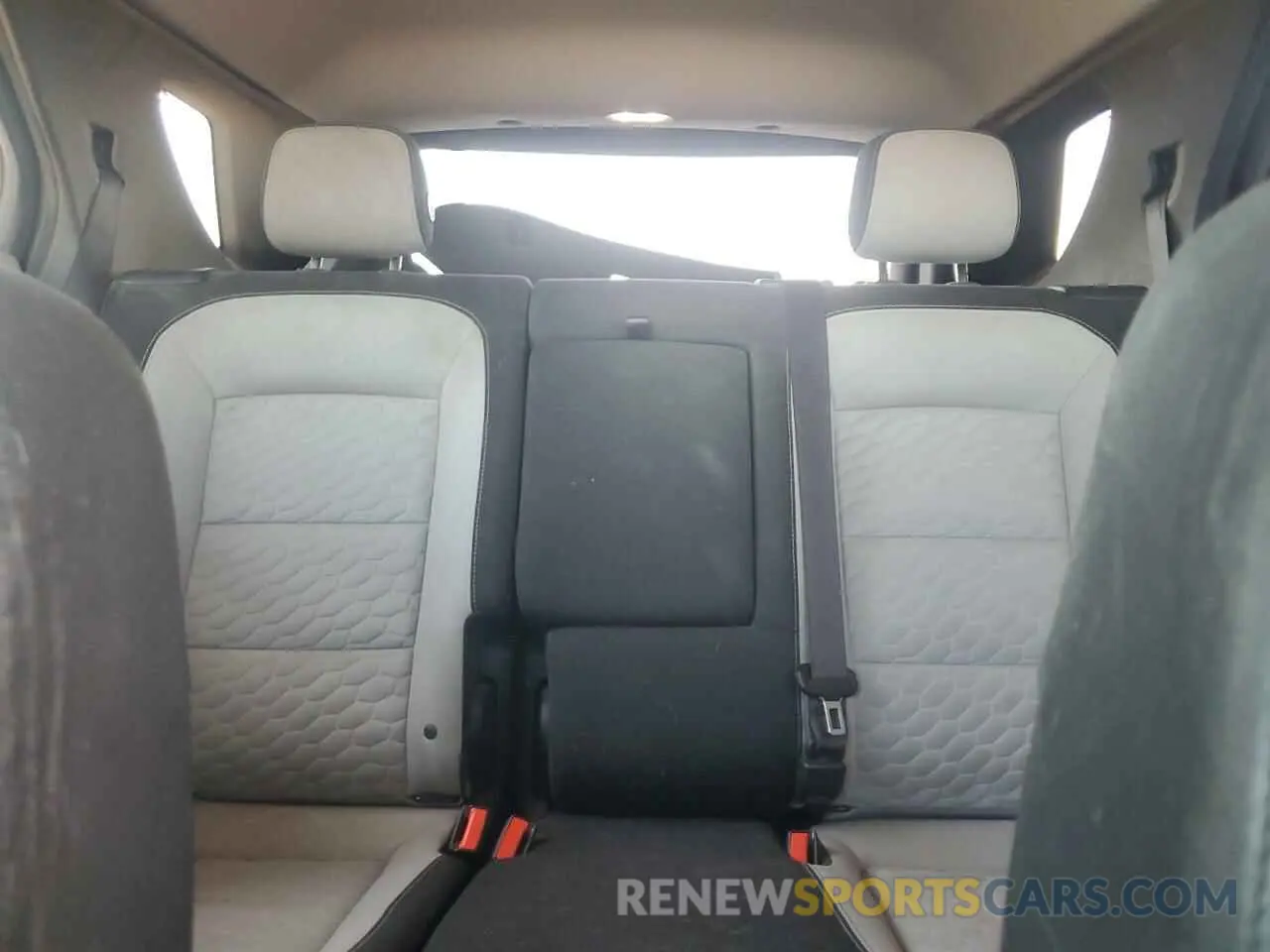 10 fotografías del automóvil dañado 2GNAXUEV5K6151462 CHEVROLET EQUINOX 2019