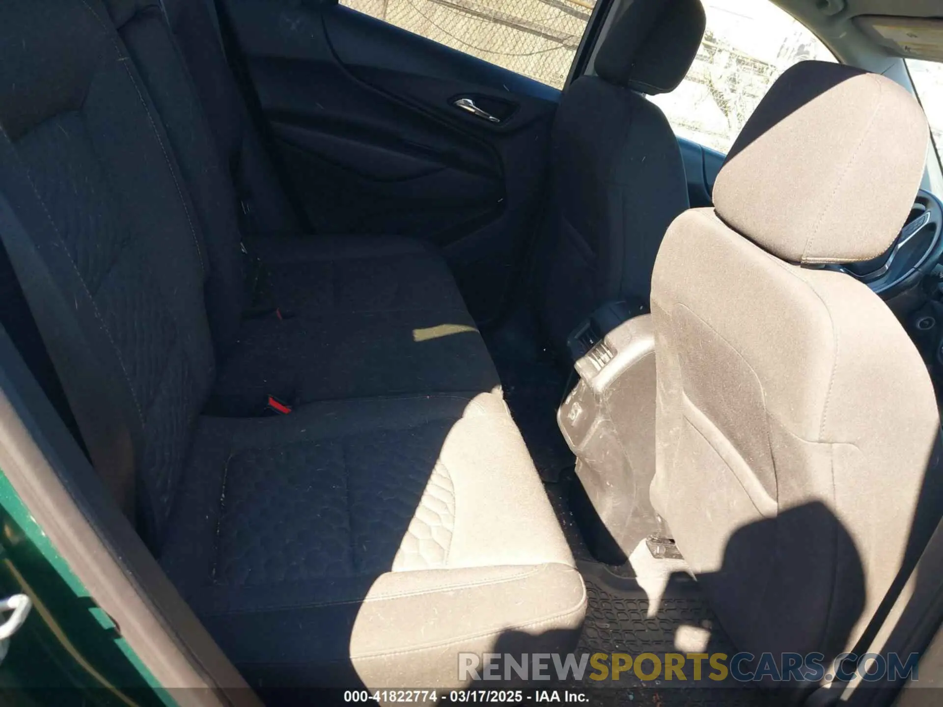 8 fotografías del automóvil dañado 2GNAXUEV5K6209540 CHEVROLET EQUINOX 2019