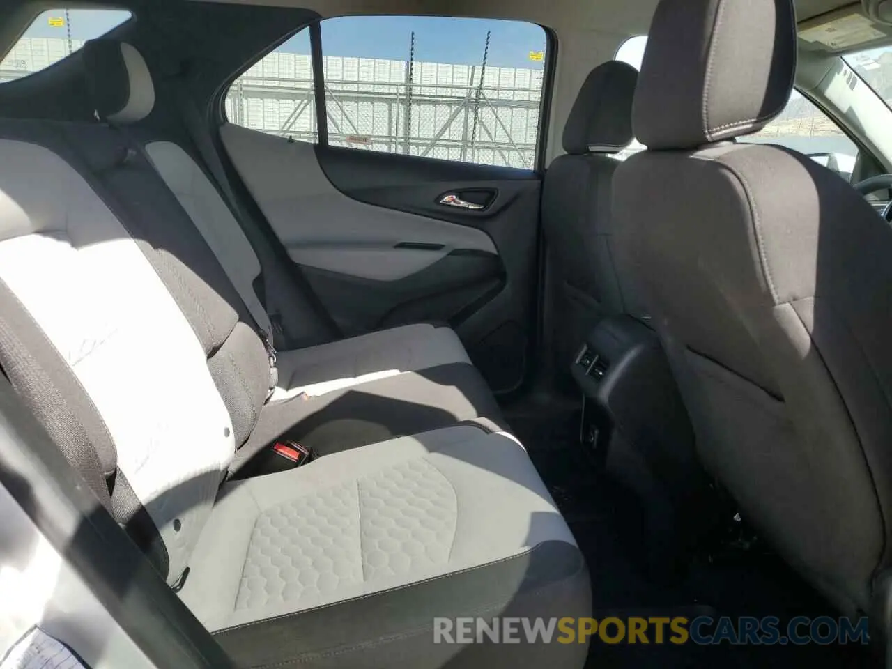 12 fotografías del automóvil dañado 2GNAXUEV6K6167864 CHEVROLET EQUINOX 2019