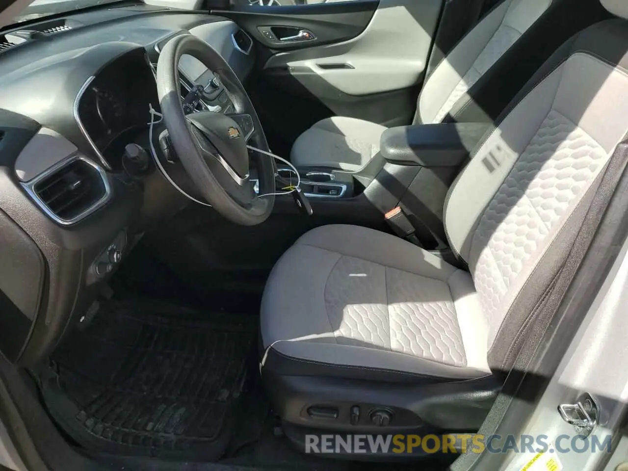 7 fotografías del automóvil dañado 2GNAXUEV6K6167864 CHEVROLET EQUINOX 2019