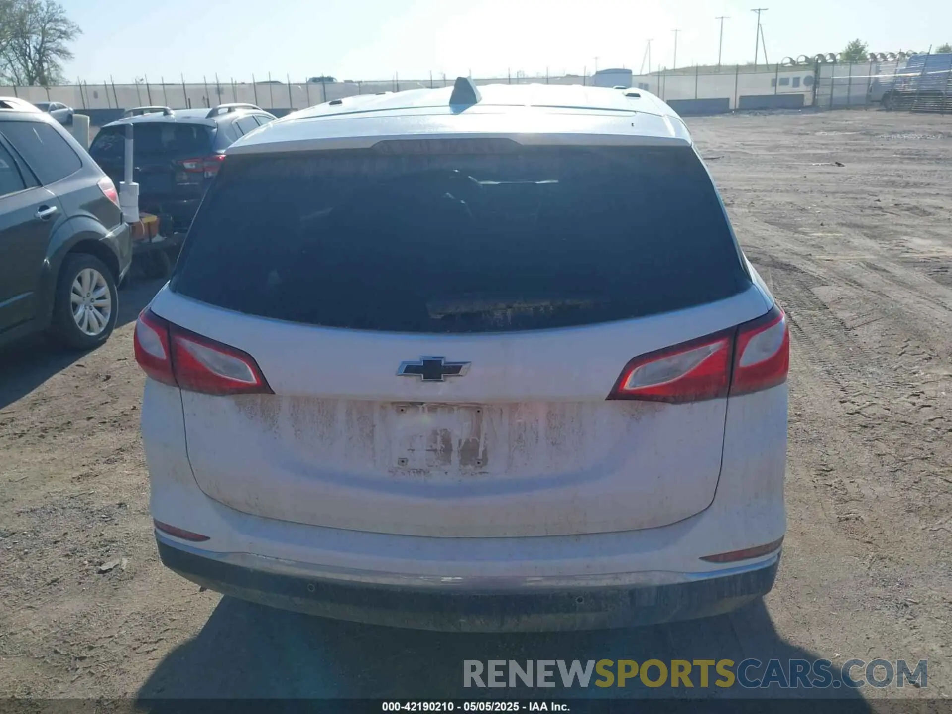 17 fotografías del automóvil dañado 2GNAXUEV6K6184213 CHEVROLET EQUINOX 2019
