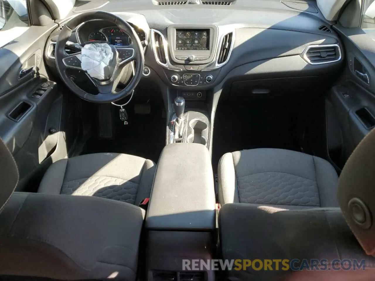 8 fotografías del automóvil dañado 2GNAXUEV6K6242112 CHEVROLET EQUINOX 2019