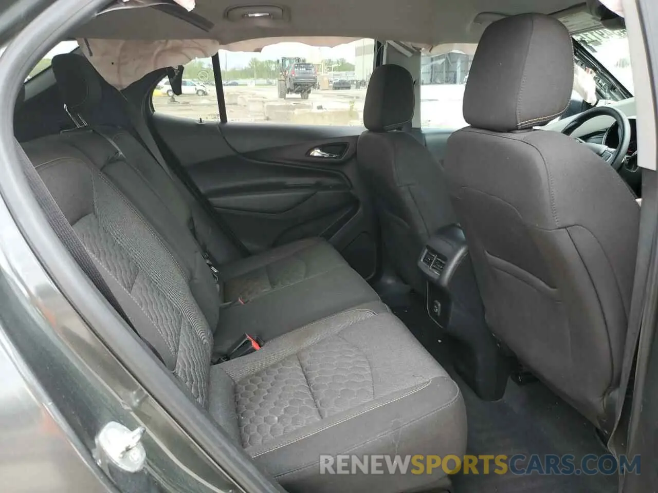 11 fotografías del automóvil dañado 2GNAXUEV6K6246743 CHEVROLET EQUINOX 2019