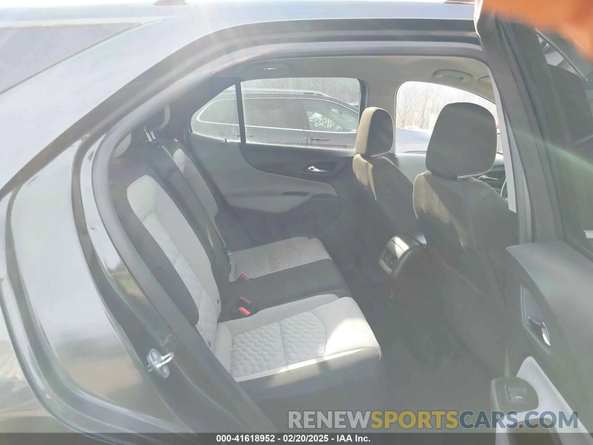 8 fotografías del automóvil dañado 2GNAXUEV6K6281489 CHEVROLET EQUINOX 2019