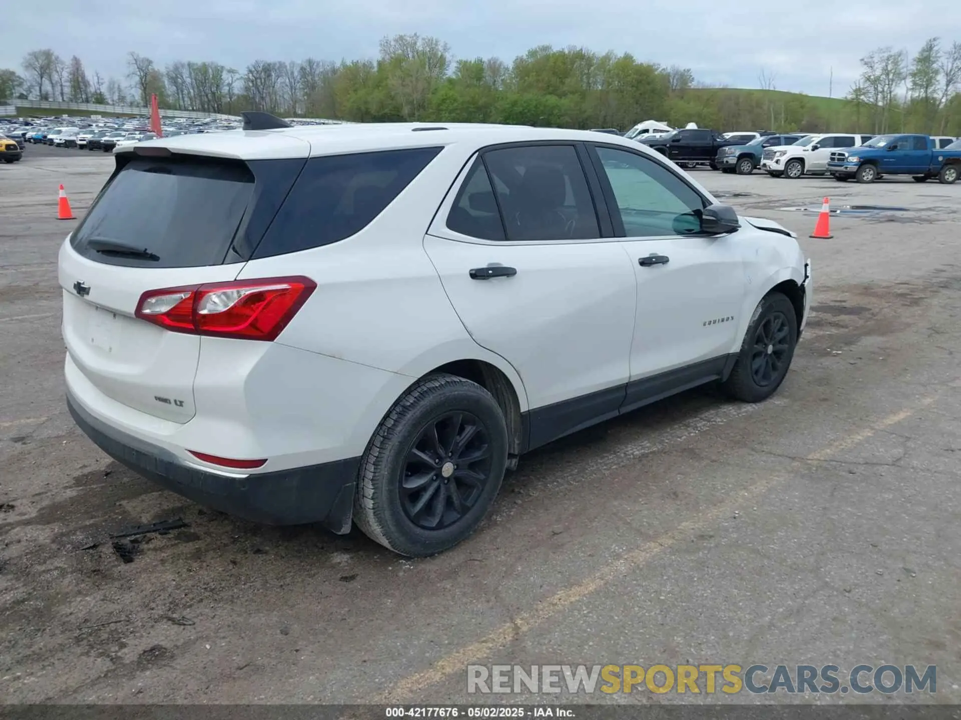 4 fotografías del automóvil dañado 2GNAXUEV7K6118561 CHEVROLET EQUINOX 2019