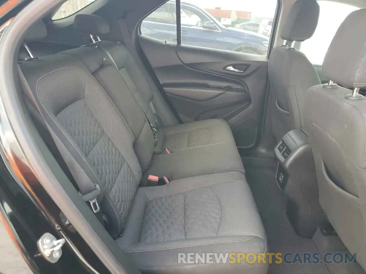 11 fotografías del automóvil dañado 2GNAXUEV7K6233256 CHEVROLET EQUINOX 2019