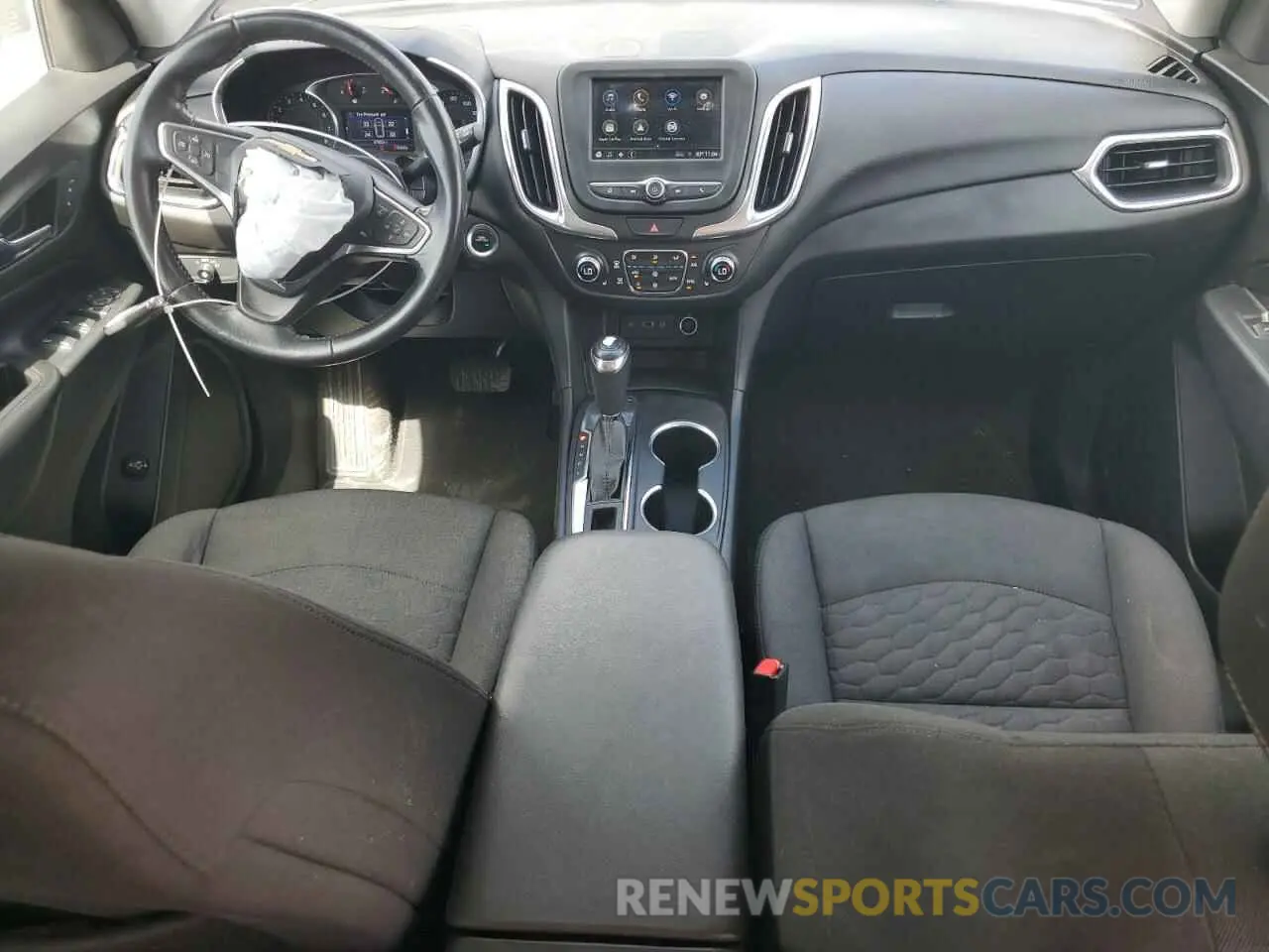 8 fotografías del automóvil dañado 2GNAXUEV7K6233256 CHEVROLET EQUINOX 2019