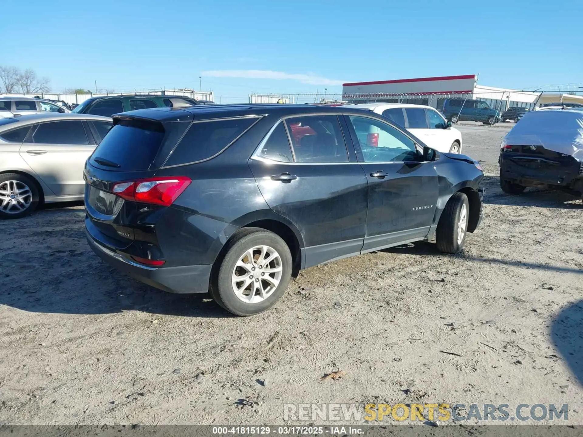4 fotografías del automóvil dañado 2GNAXUEV7K6242703 CHEVROLET EQUINOX 2019