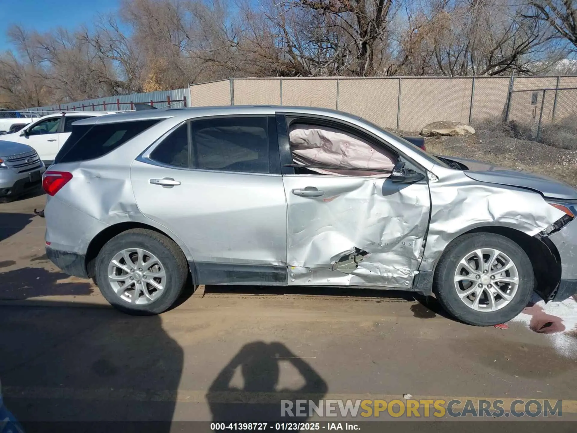 13 fotografías del automóvil dañado 2GNAXUEV7K6303046 CHEVROLET EQUINOX 2019