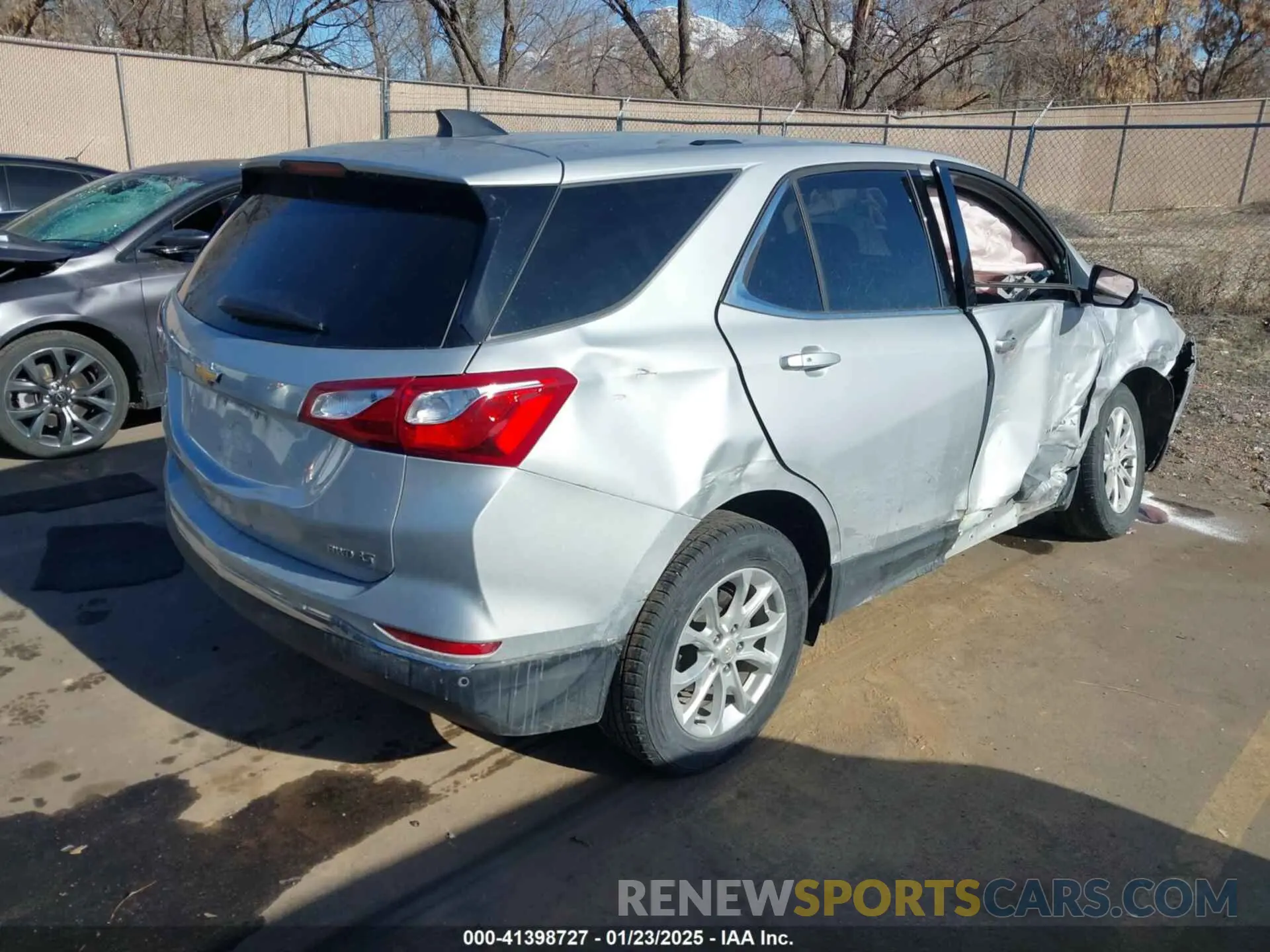 4 fotografías del automóvil dañado 2GNAXUEV7K6303046 CHEVROLET EQUINOX 2019