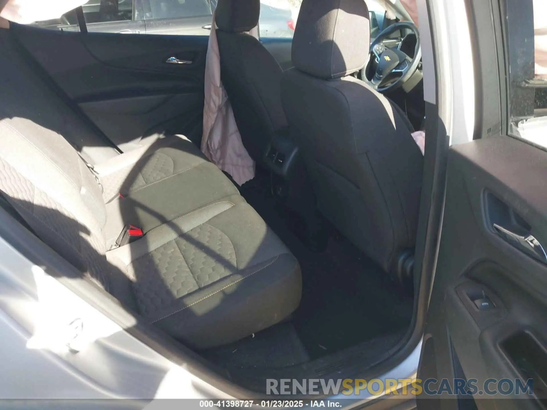 8 fotografías del automóvil dañado 2GNAXUEV7K6303046 CHEVROLET EQUINOX 2019