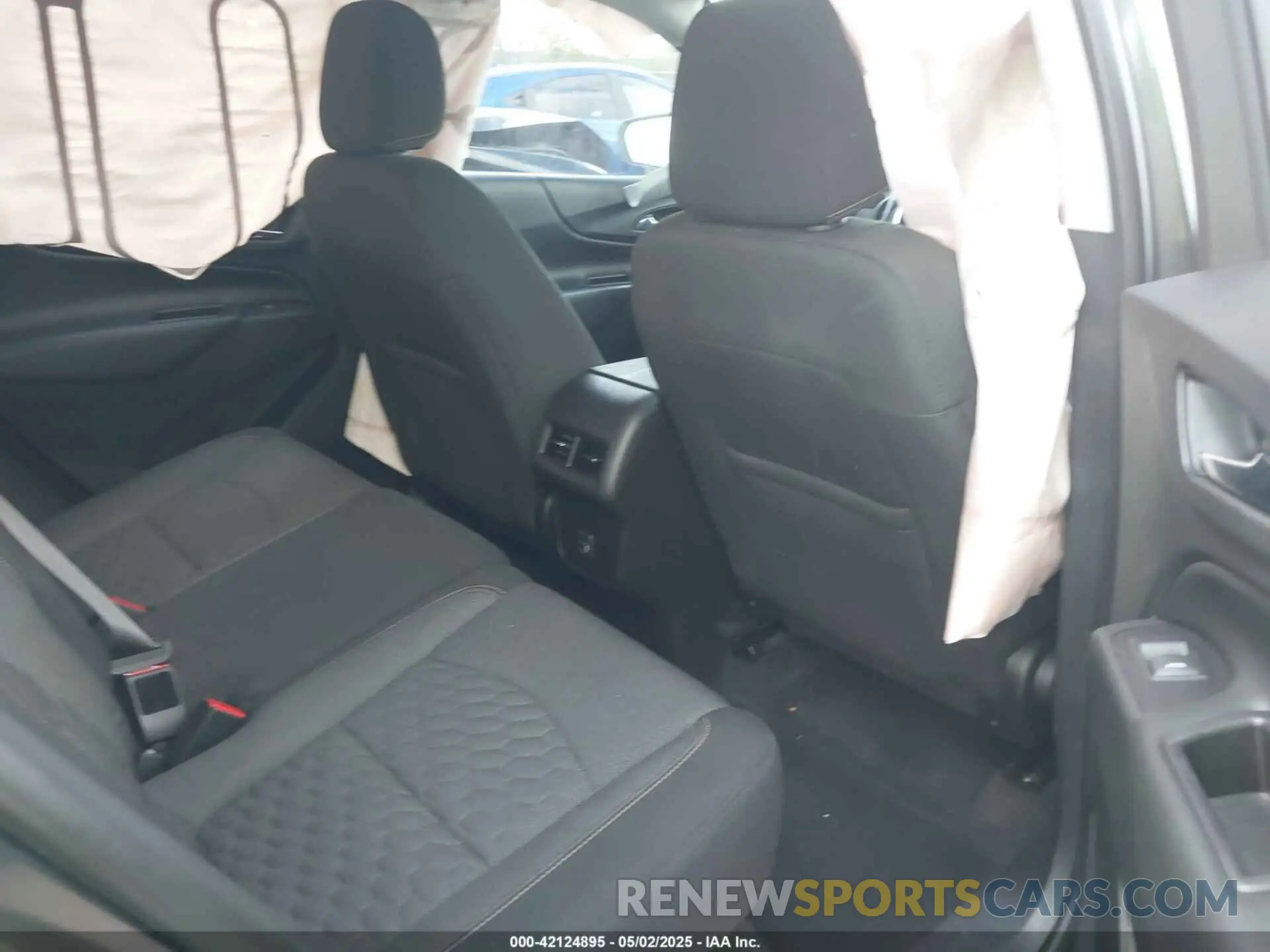 8 fotografías del automóvil dañado 2GNAXUEV8K6102708 CHEVROLET EQUINOX 2019