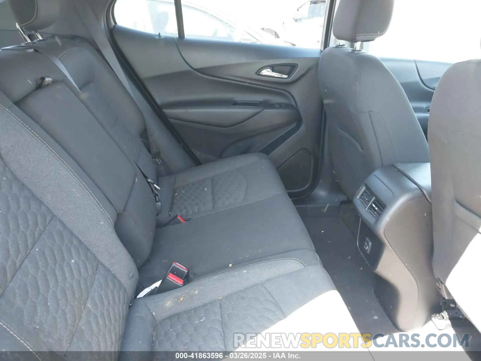 8 fotografías del automóvil dañado 2GNAXUEV8K6116544 CHEVROLET EQUINOX 2019