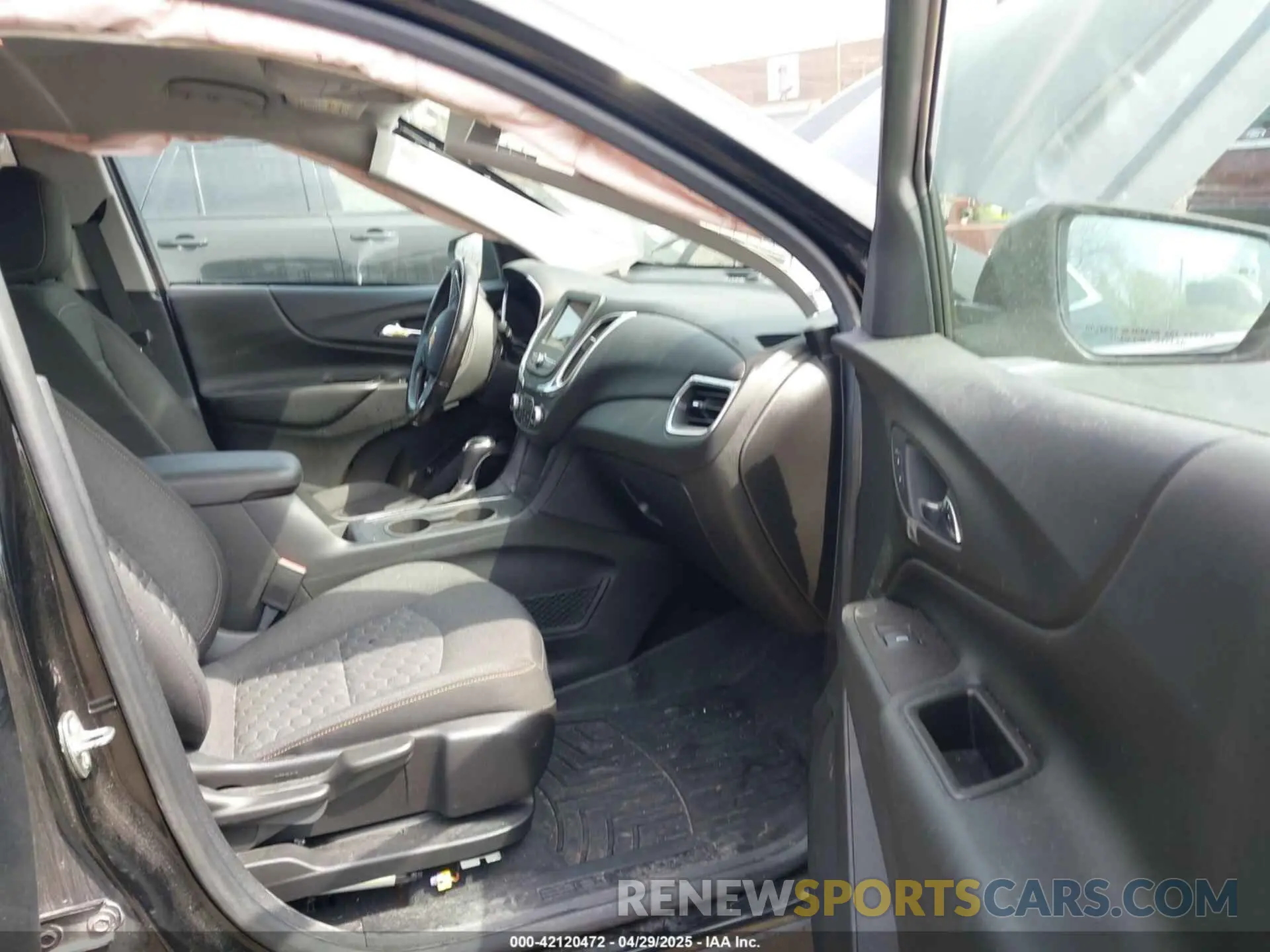 5 fotografías del automóvil dañado 2GNAXUEV8K6120044 CHEVROLET EQUINOX 2019