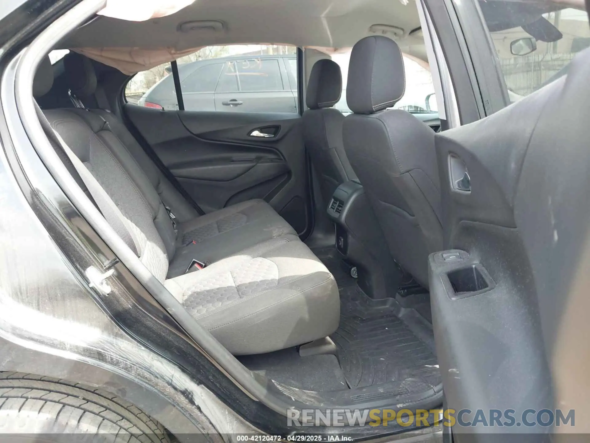 8 fotografías del automóvil dañado 2GNAXUEV8K6120044 CHEVROLET EQUINOX 2019