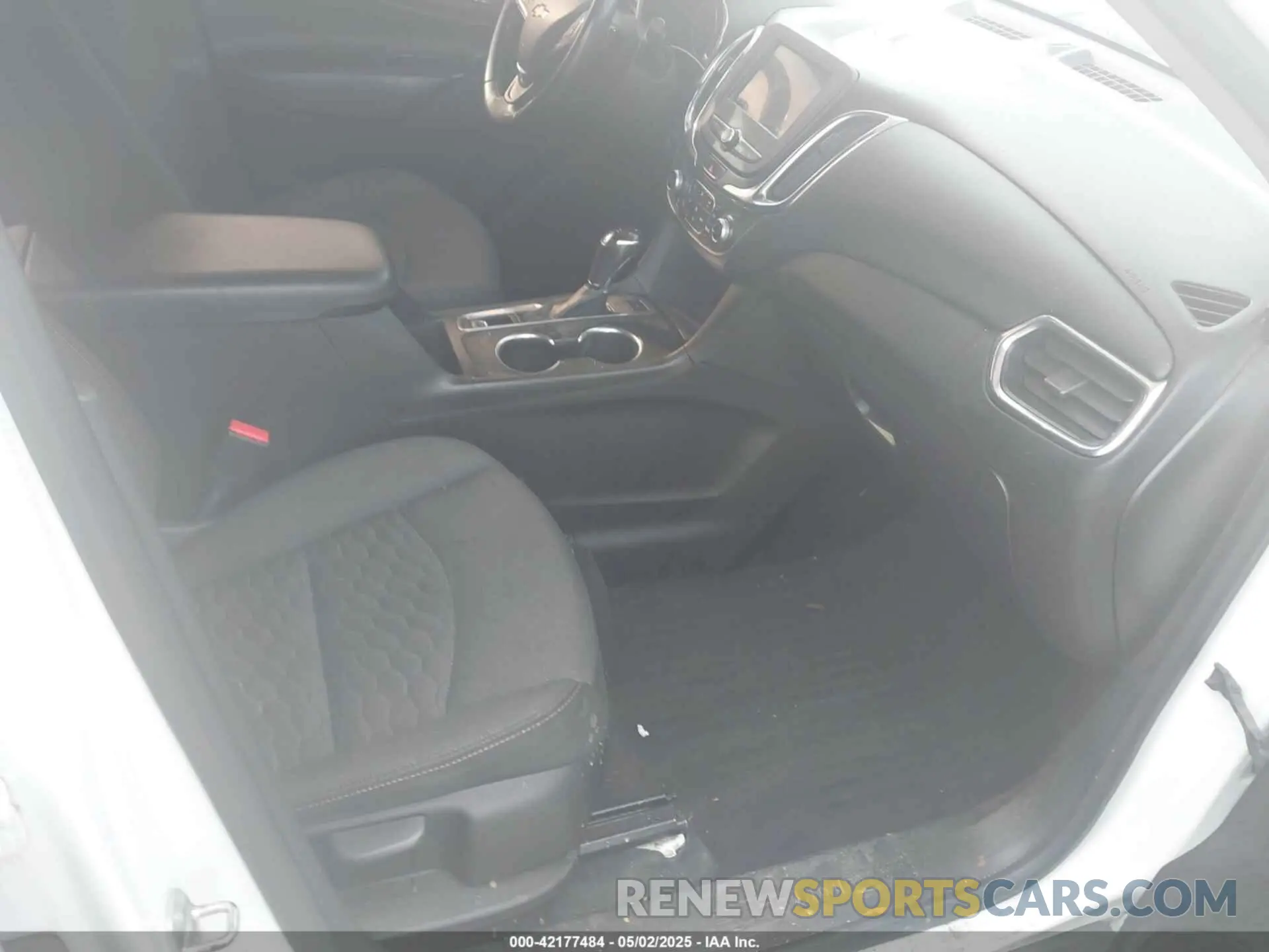 5 fotografías del automóvil dañado 2GNAXUEV8K6224713 CHEVROLET EQUINOX 2019