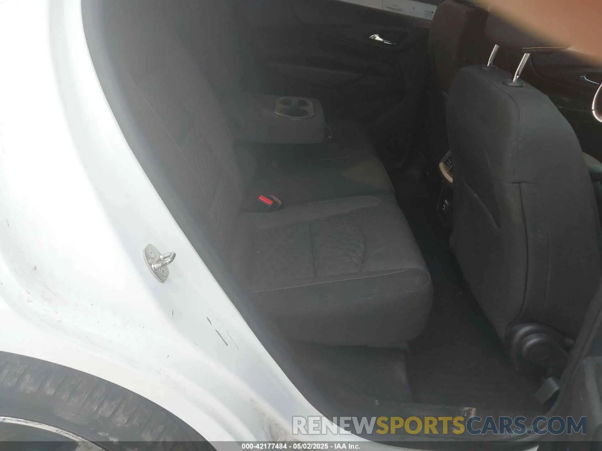 8 fotografías del automóvil dañado 2GNAXUEV8K6224713 CHEVROLET EQUINOX 2019