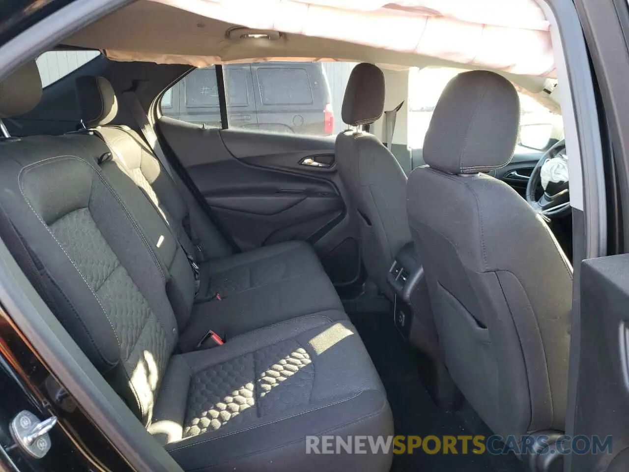 11 fotografías del automóvil dañado 2GNAXUEV8K6243777 CHEVROLET EQUINOX 2019