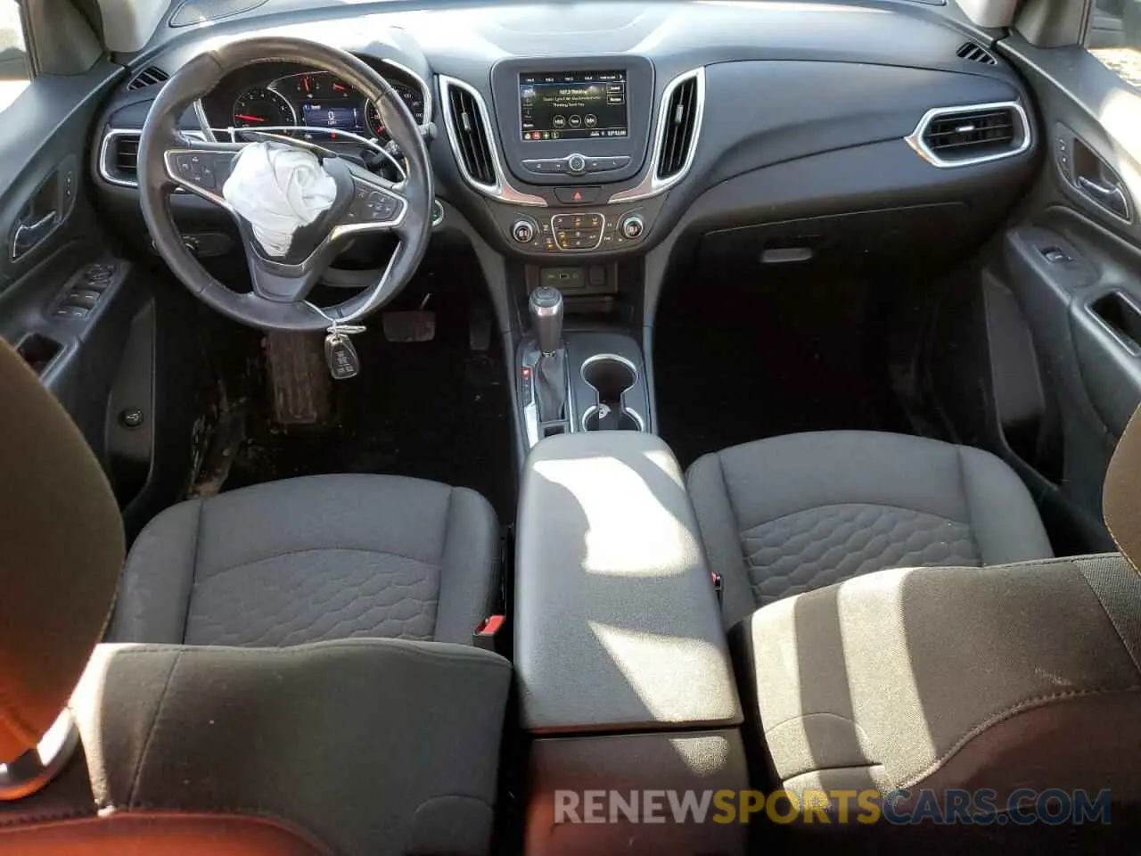 8 fotografías del automóvil dañado 2GNAXUEV8K6243777 CHEVROLET EQUINOX 2019