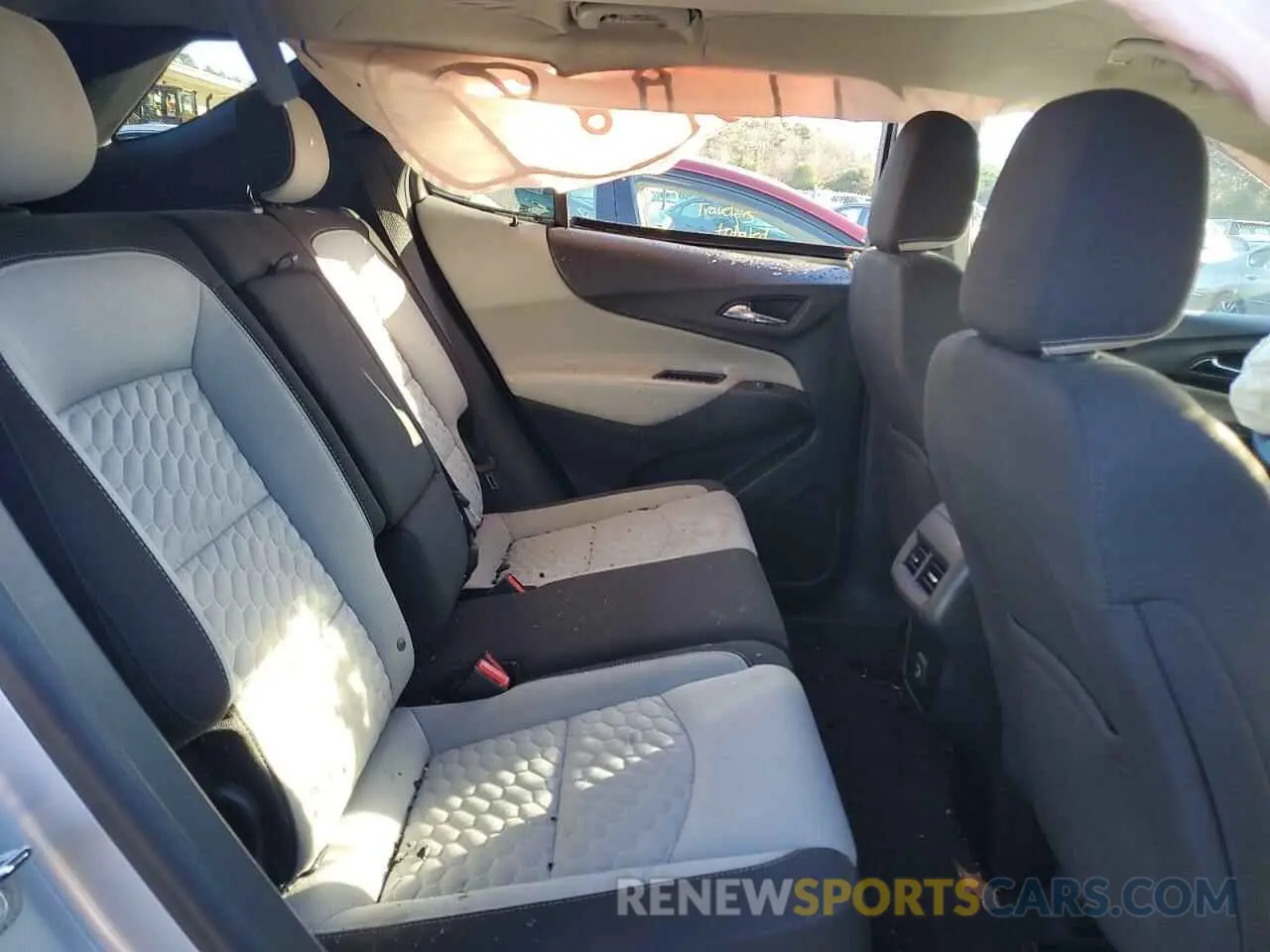 11 fotografías del automóvil dañado 2GNAXUEV8K6271563 CHEVROLET EQUINOX 2019