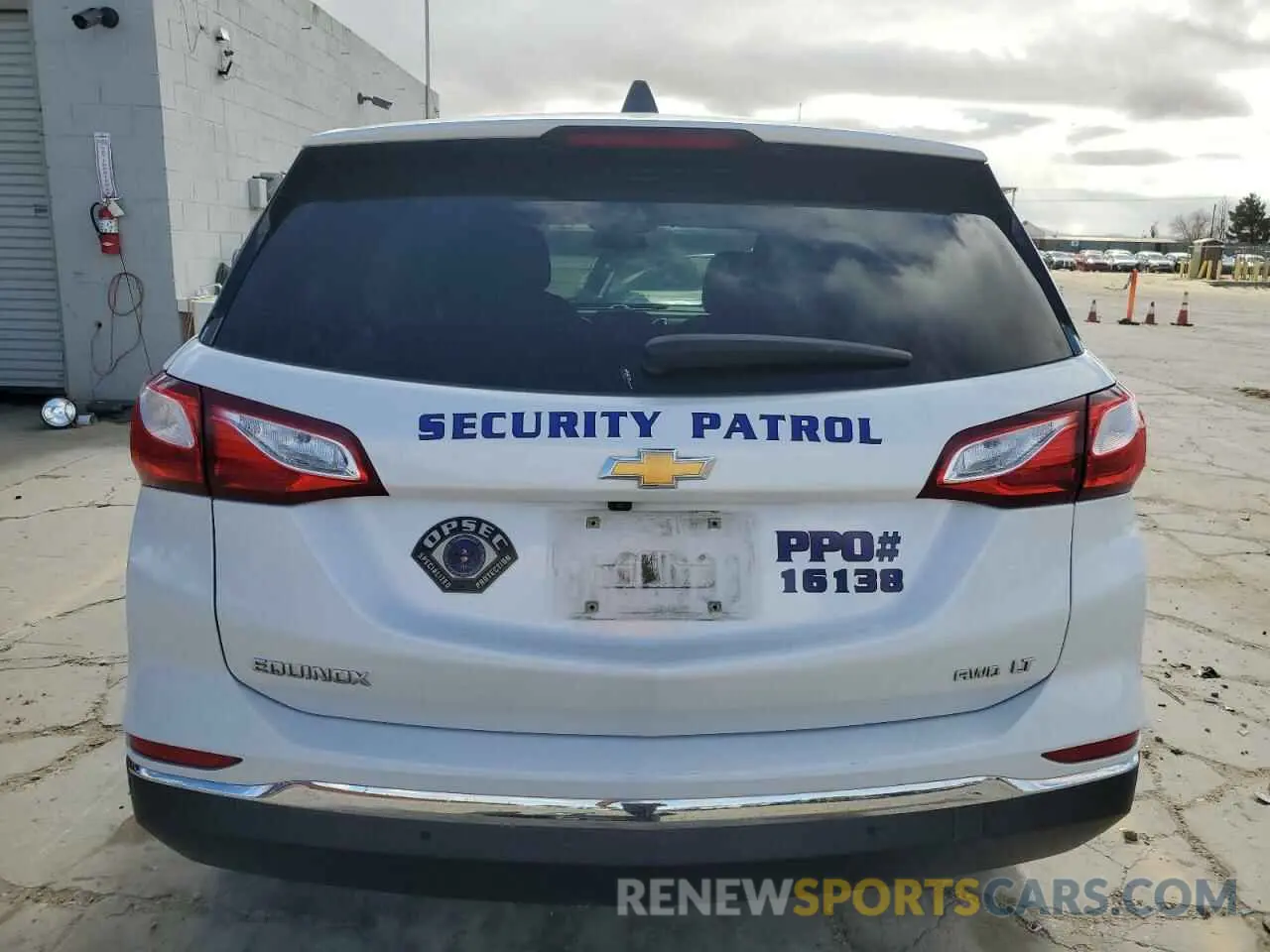 6 fotografías del automóvil dañado 2GNAXUEV8K6303427 CHEVROLET EQUINOX 2019
