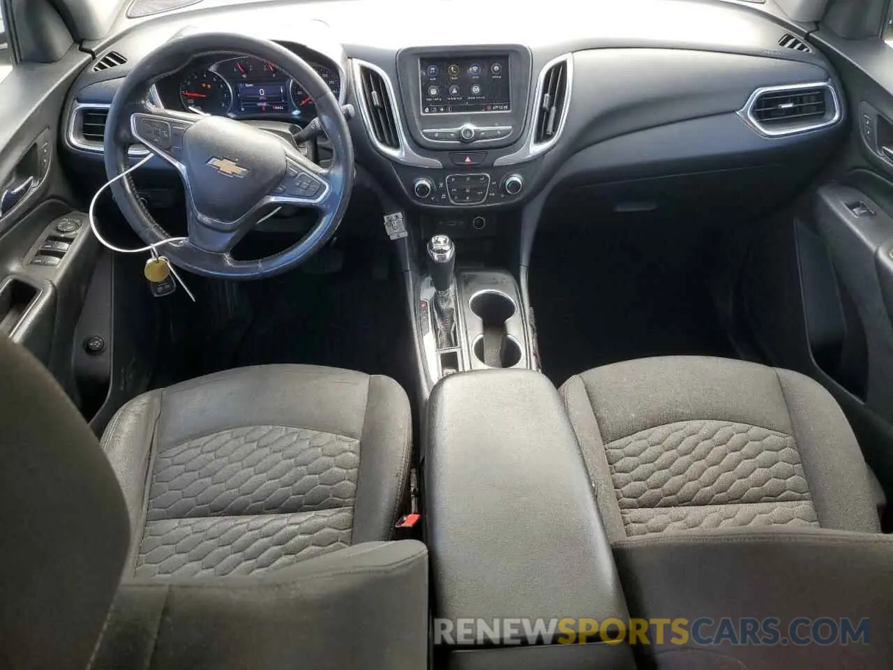 8 fotografías del automóvil dañado 2GNAXUEV8K6303427 CHEVROLET EQUINOX 2019