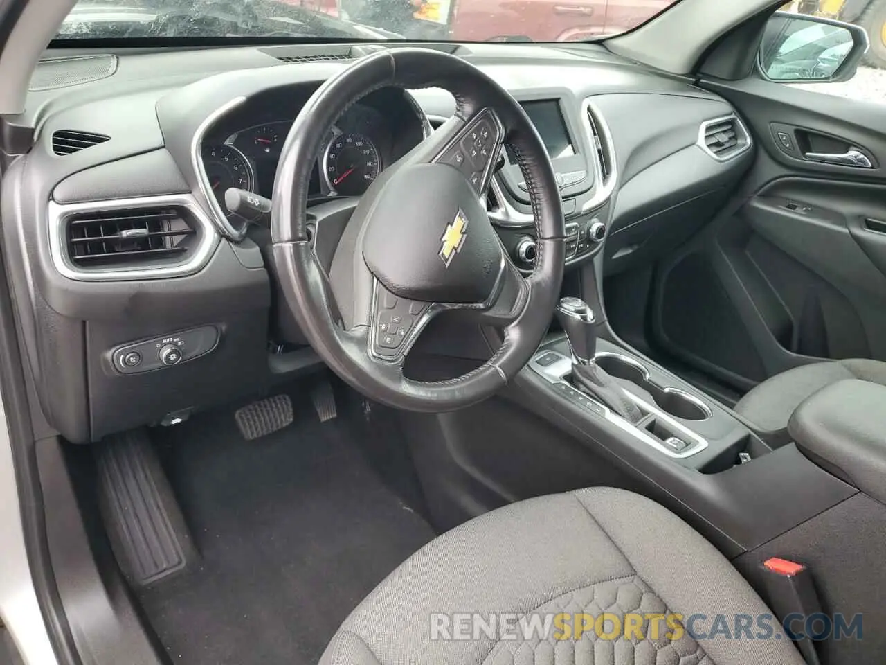 8 fotografías del automóvil dañado 2GNAXUEV9K6103625 CHEVROLET EQUINOX 2019