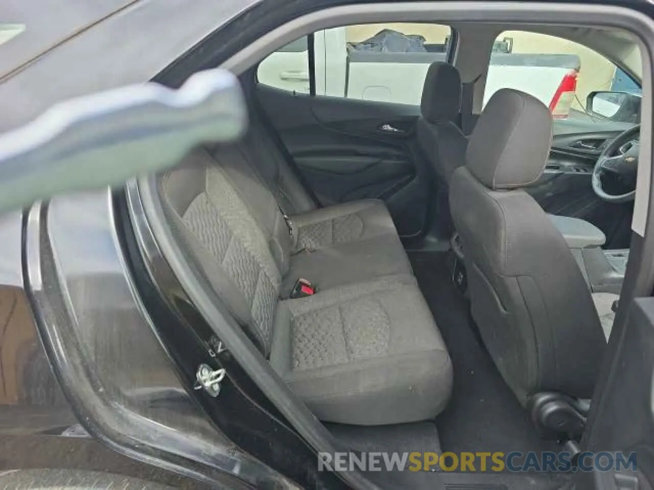 6 fotografías del automóvil dañado 2GNAXUEV9K6121154 CHEVROLET EQUINOX 2019