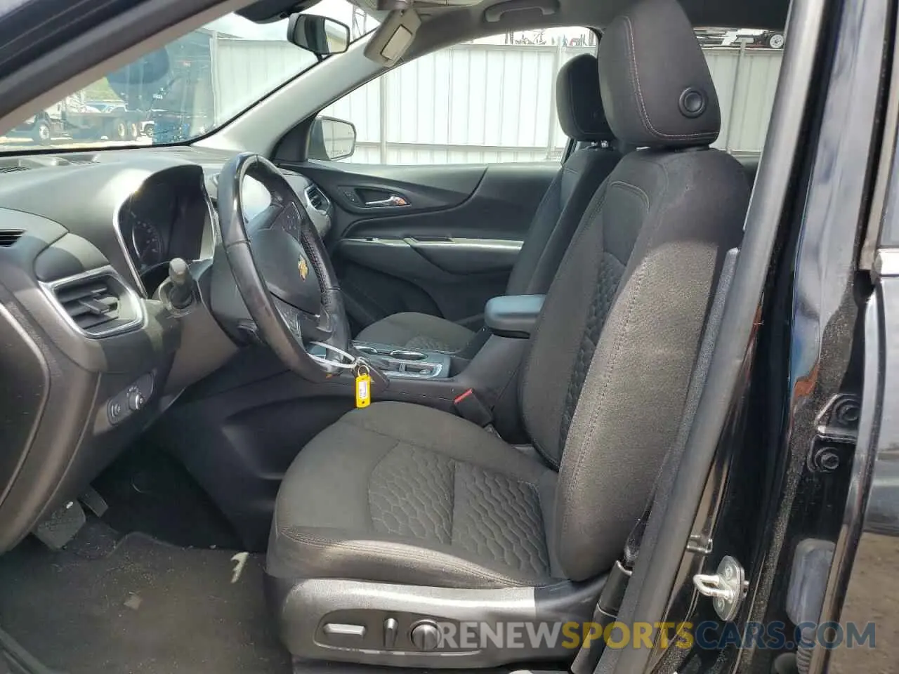 7 fotografías del automóvil dañado 2GNAXUEV9K6127939 CHEVROLET EQUINOX 2019