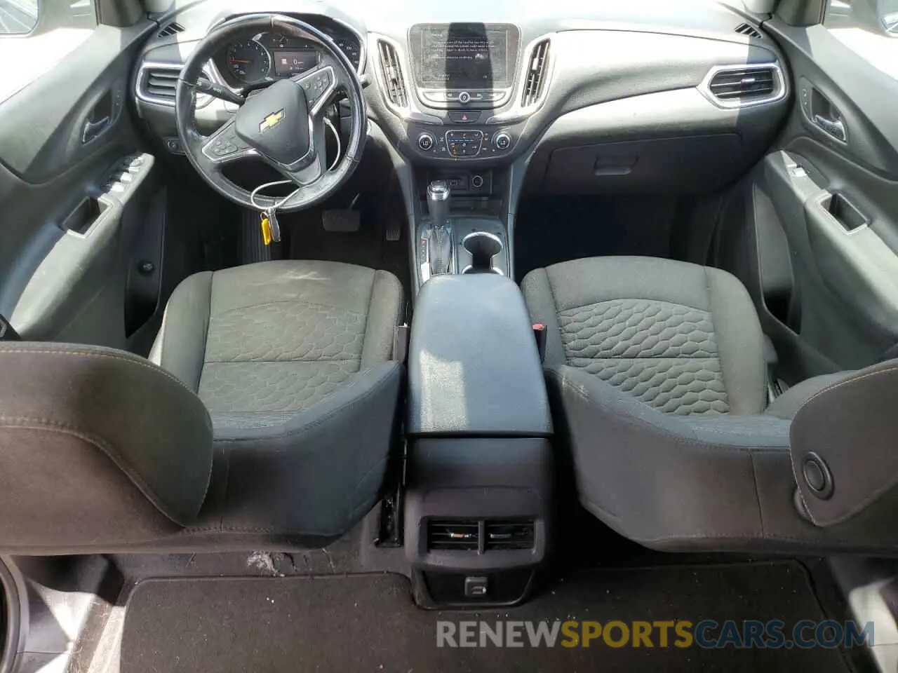 8 fotografías del automóvil dañado 2GNAXUEV9K6127939 CHEVROLET EQUINOX 2019