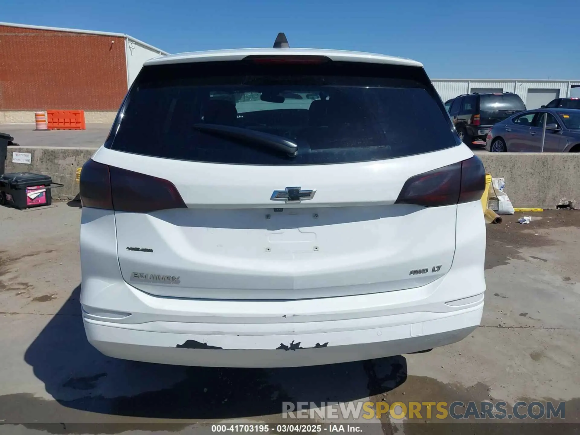 17 fotografías del automóvil dañado 2GNAXUEV9K6240368 CHEVROLET EQUINOX 2019