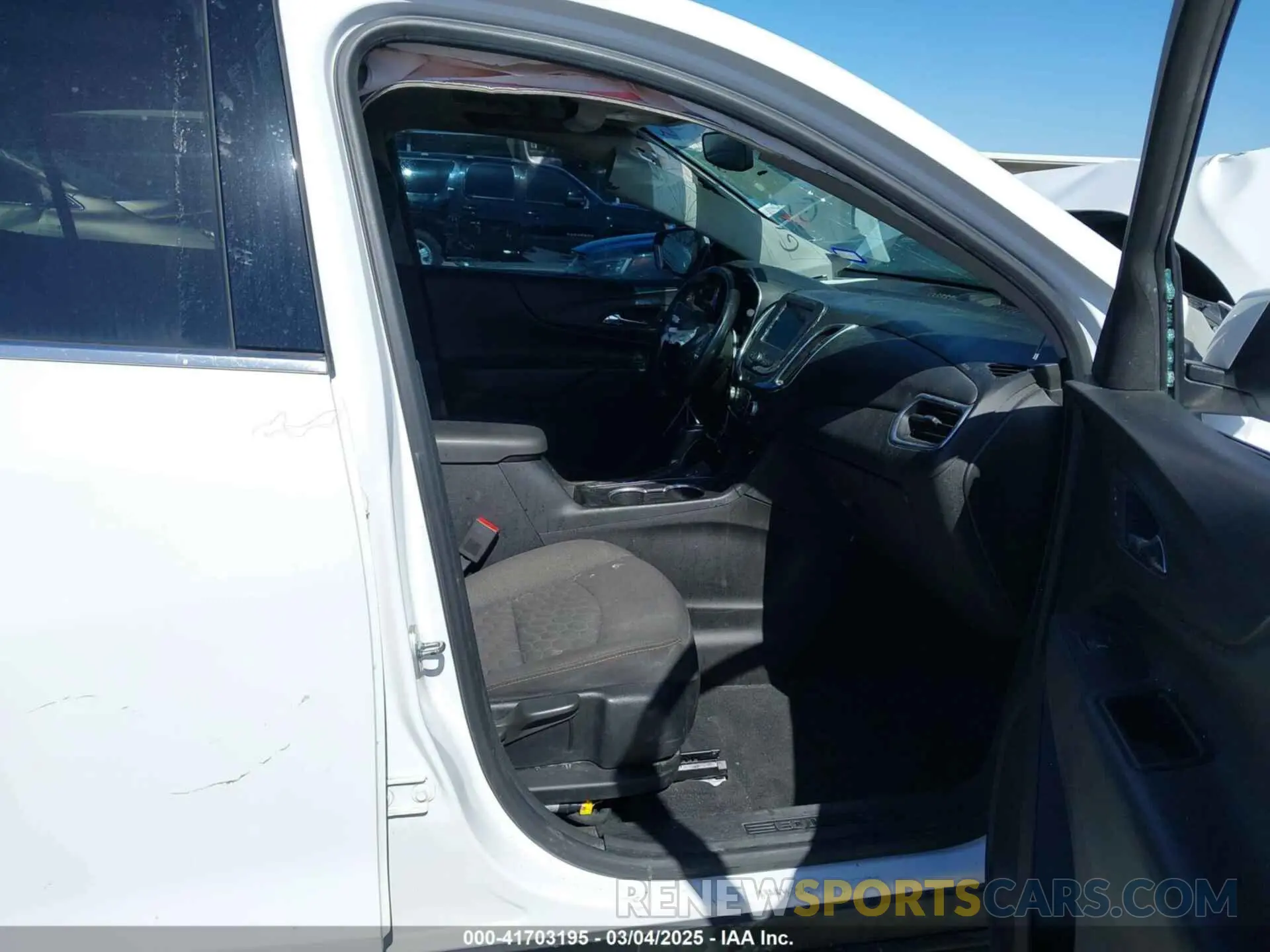 5 fotografías del automóvil dañado 2GNAXUEV9K6240368 CHEVROLET EQUINOX 2019