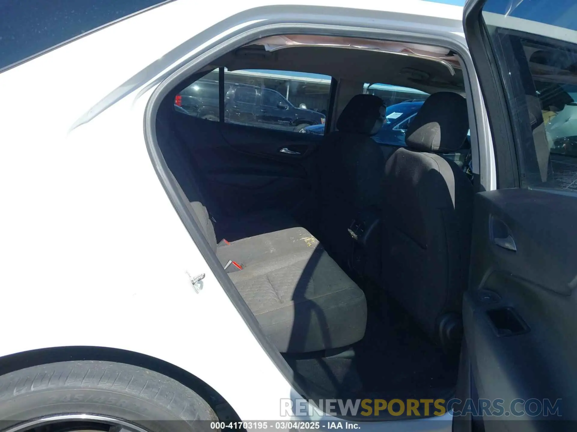8 fotografías del automóvil dañado 2GNAXUEV9K6240368 CHEVROLET EQUINOX 2019