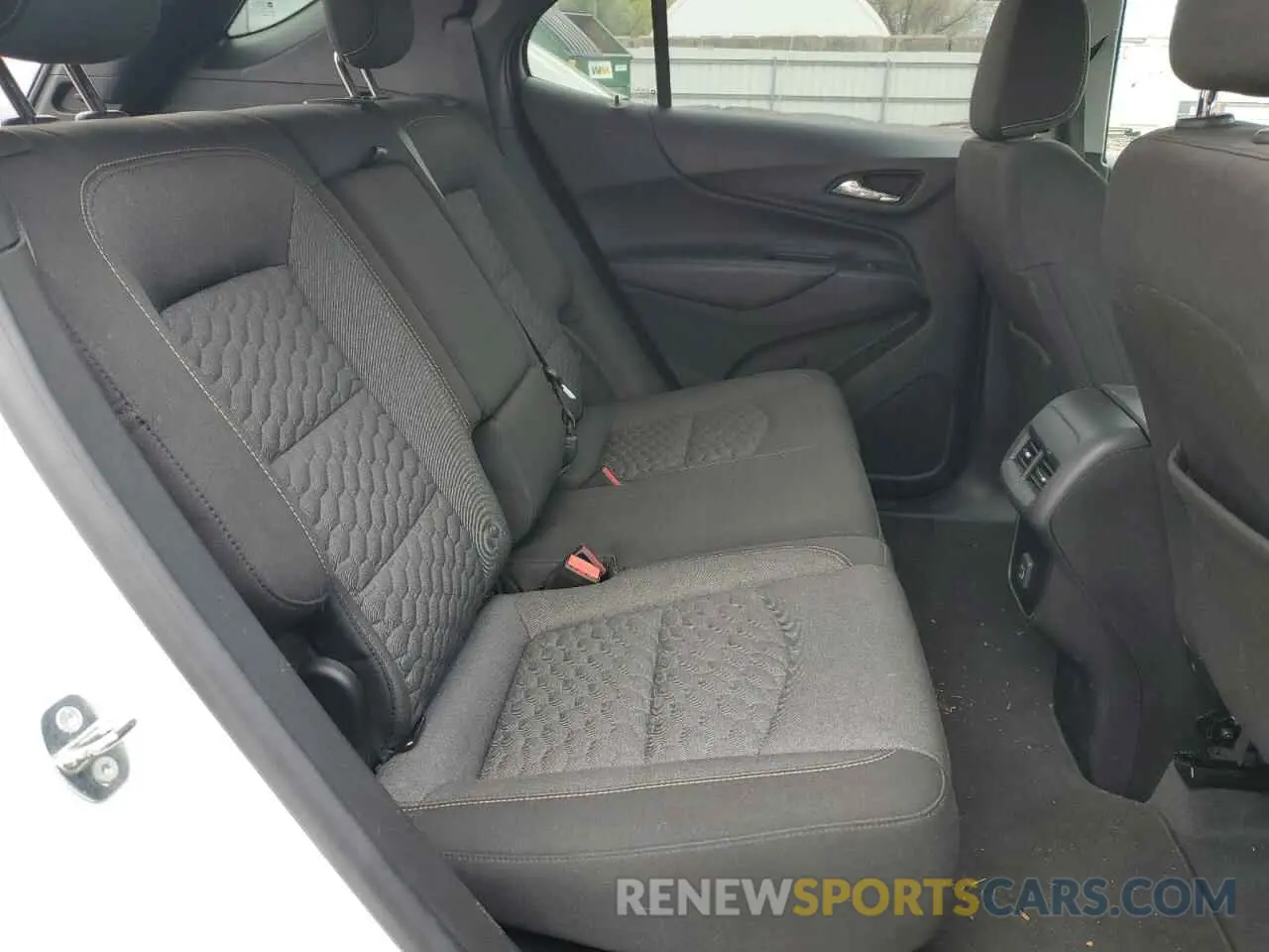 11 fotografías del automóvil dañado 2GNAXUEVXK6118098 CHEVROLET EQUINOX 2019