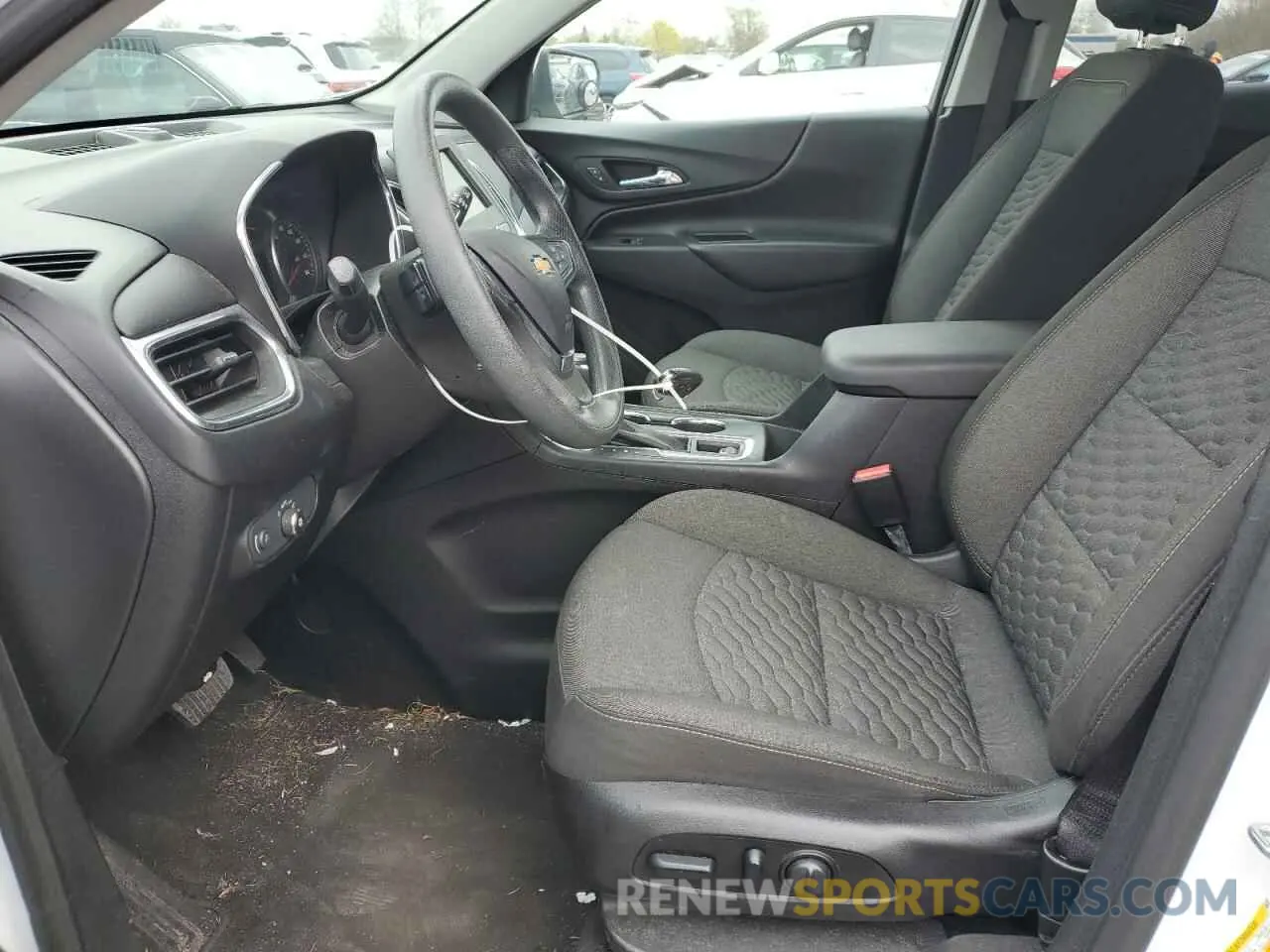 7 fotografías del automóvil dañado 2GNAXUEVXK6118098 CHEVROLET EQUINOX 2019