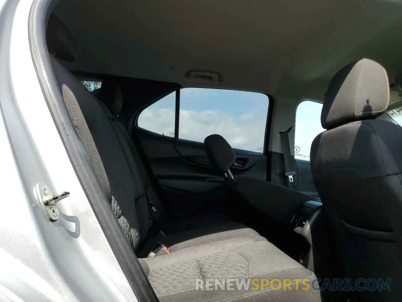 11 fotografías del automóvil dañado 2GNAXVEX4K6296466 CHEVROLET EQUINOX 2019