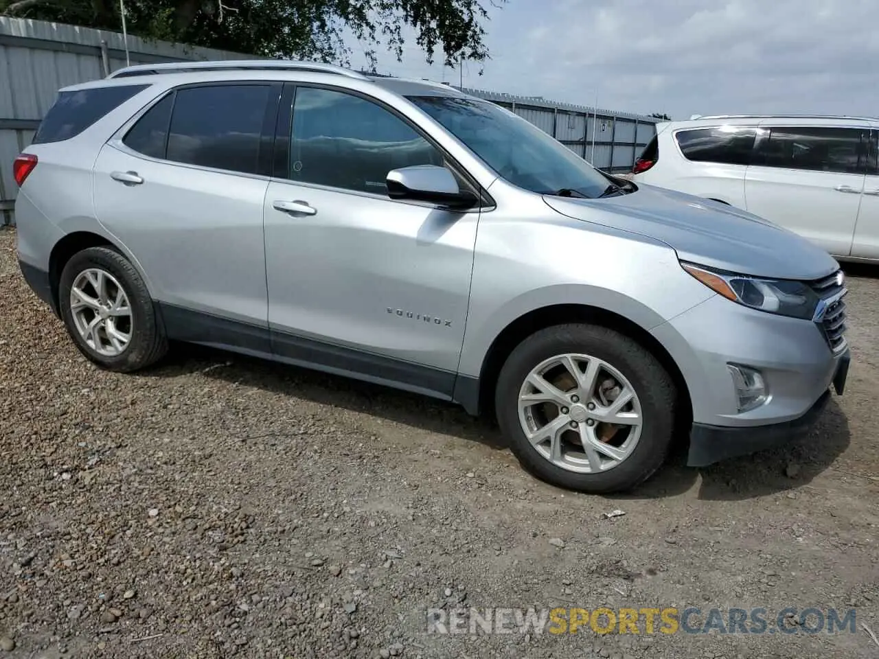 4 fotografías del automóvil dañado 2GNAXVEX4K6296466 CHEVROLET EQUINOX 2019