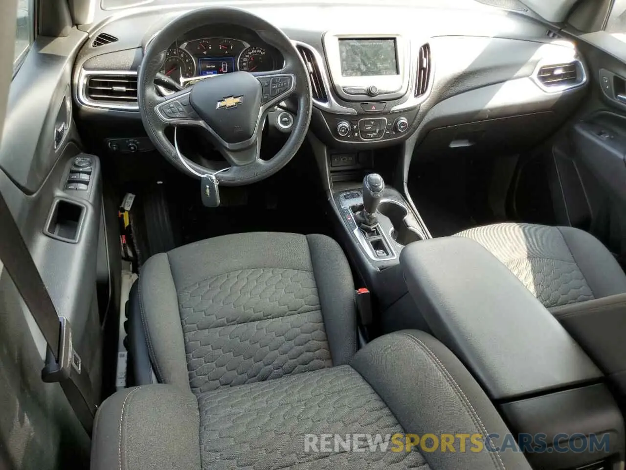 8 fotografías del automóvil dañado 2GNAXVEX4K6296466 CHEVROLET EQUINOX 2019